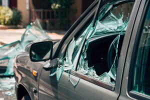 Torino, continuano atti vandalici sulle auto: le zone più a rischio