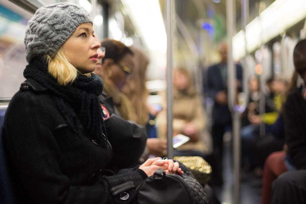 Persone in metro