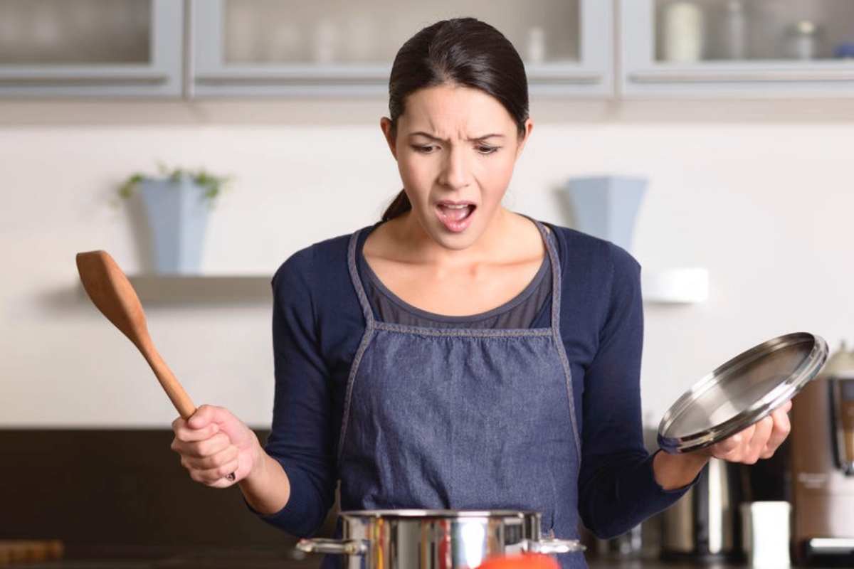 Donna in cucina