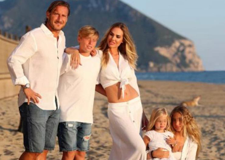 Ilary e Totti con i figli