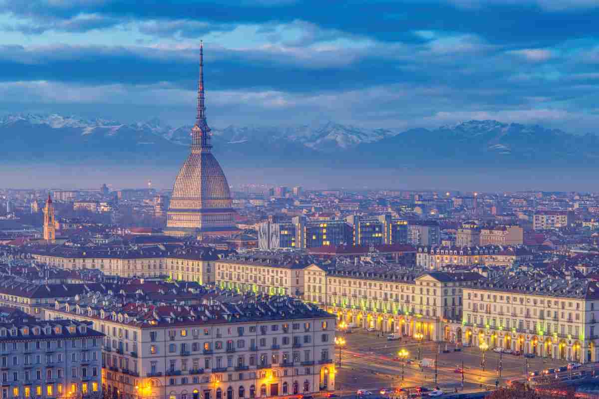 Proposta di pedonalizzazione di due importanti piazze di Torino