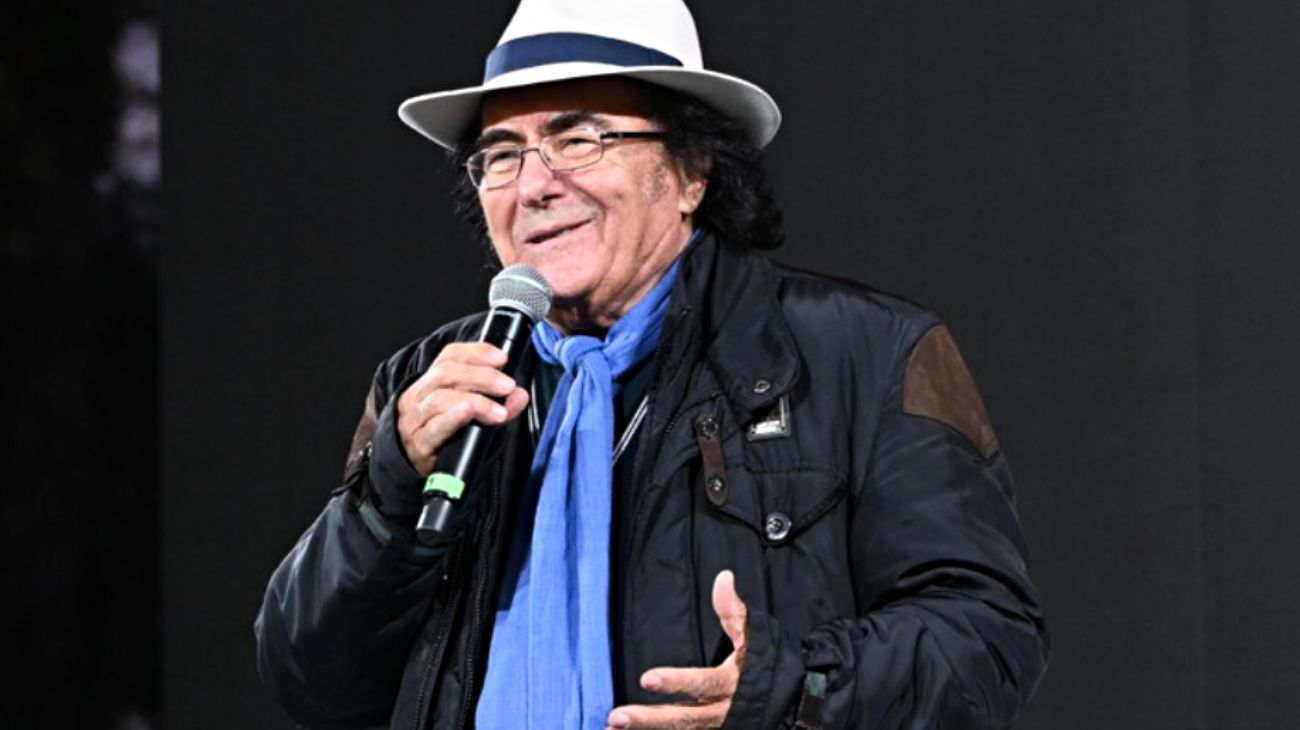 Albano di fronte al pubblico