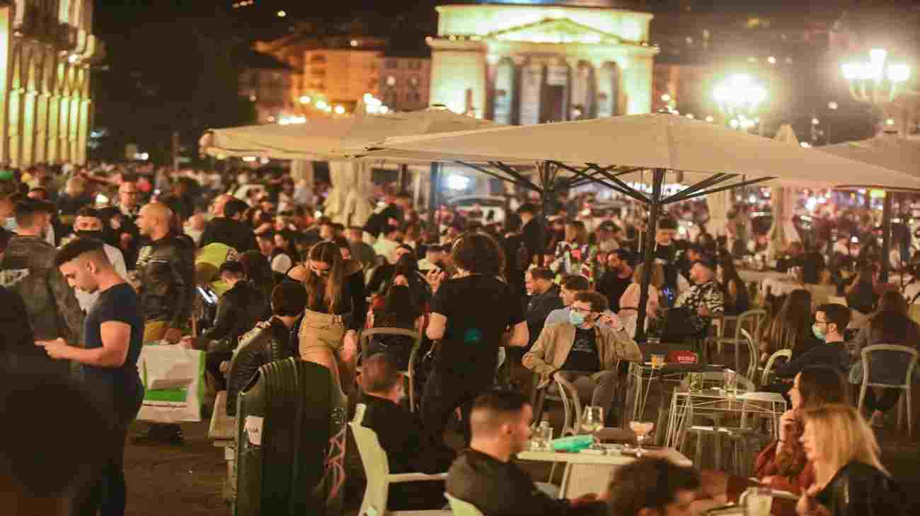 Movida torinese in Piazza Vittorio