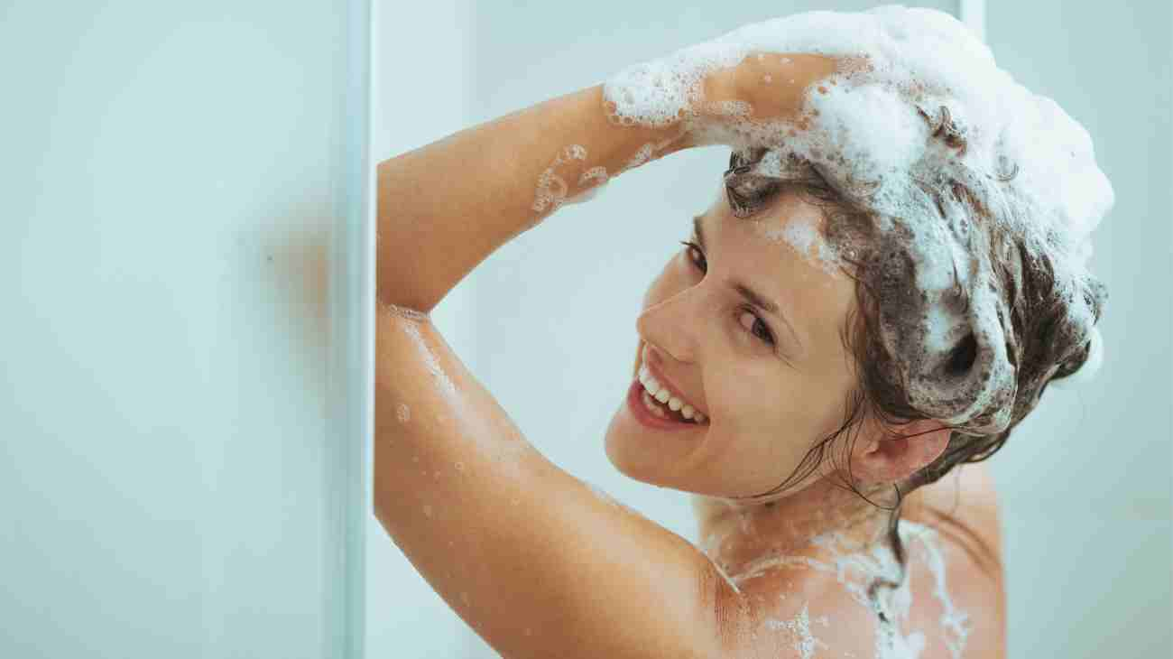 cosa fare per capelli puliti più a lungo