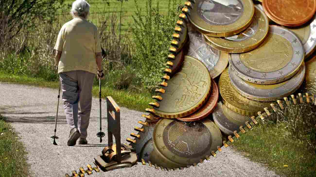 Pensionata a passeggio