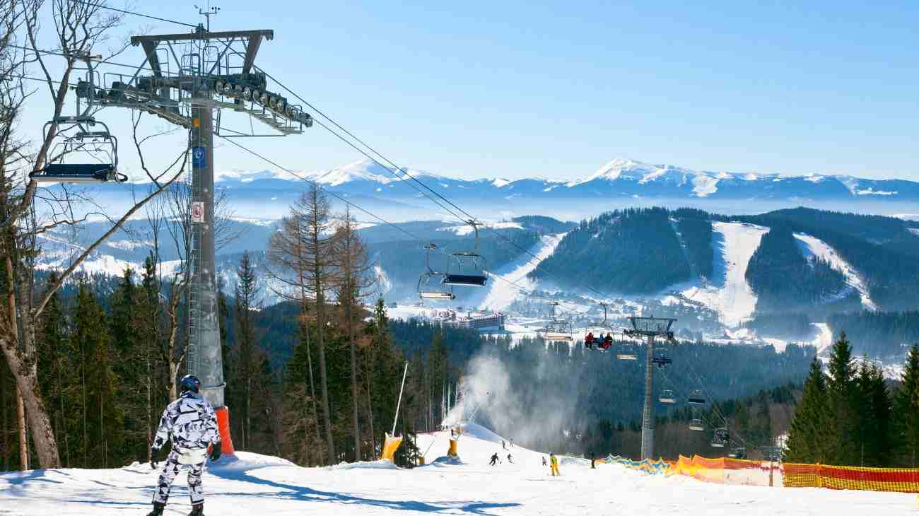 Impianto sciistico innevato