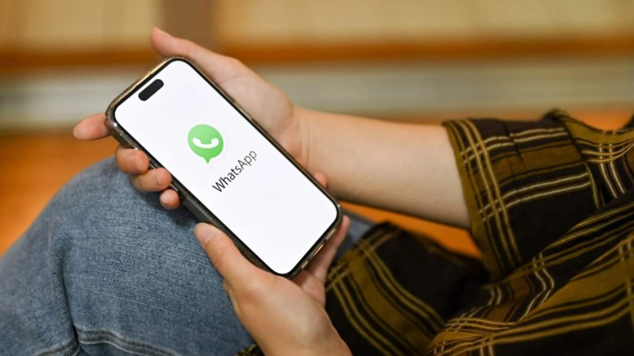 Icona WhatsApp sullo smartphone 