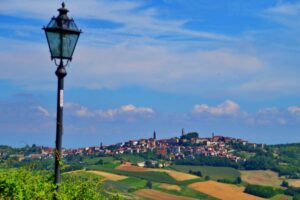 veduta del borgo con lampione